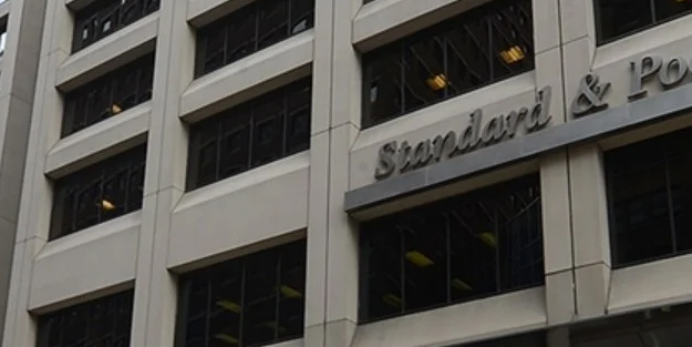 S&P sürpriz bir kararla Ukrayna ülkesinin kredi notu düşürdü... Yeni karar kafaları karıştırdı