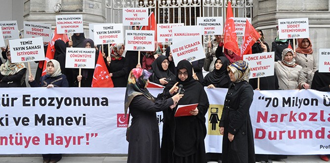 SP’den İslâm’a aykırı yayınlara protesto
