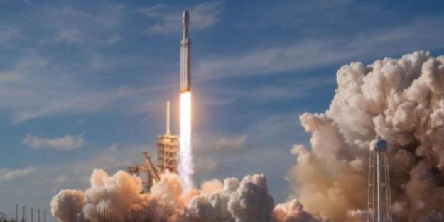 SpaceX, Falcon 9 roketini uzaya fırlattı