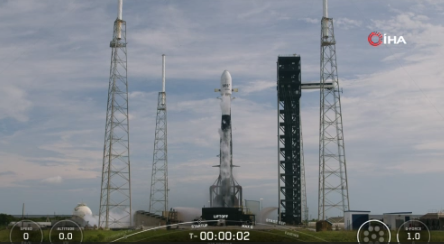 SpaceX, uydularını yörüngeye gönderdi