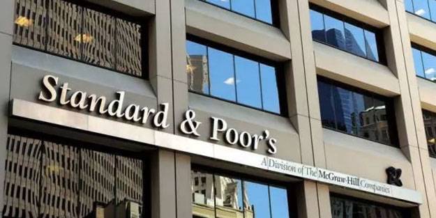 S&P'den Rusya'ya bir not indirimi daha