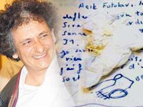 Spermlerini sildiği peçeteyi sergileyen Bedri, bu işe çok sevindi! Sakin ol şampiyon