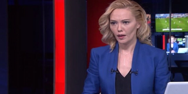 Spiker Tijen Karaş'ın darbe bildirisini okumadan önceki son anları