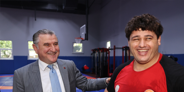 Spor Bakanı Osman Aşkın Bak, Minderin Aslanlarını ziyaret etti...