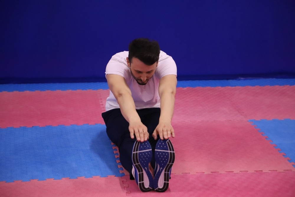 Spor eğitmenleri sosyal medyadan evde spor için hizmet veriyor 