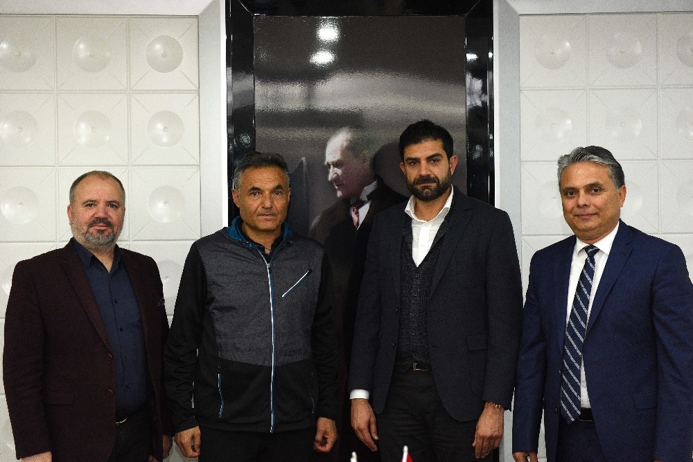 Spor Kulübü, Kadın Milli Takım Başantrenörü Ünsal ile yollarını ayırdı 
