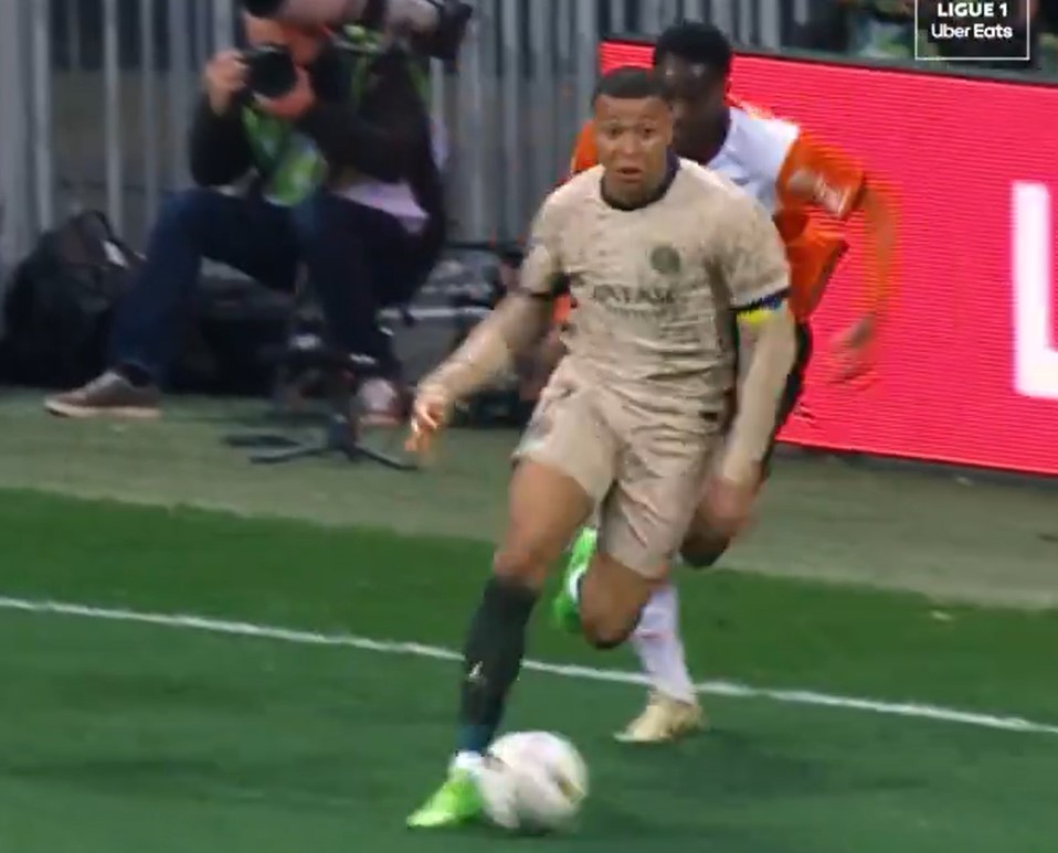  Mbappe’nin dar alanda seri hareketleri olay oldu! Fransız futbolseverler bunu konuşuyor