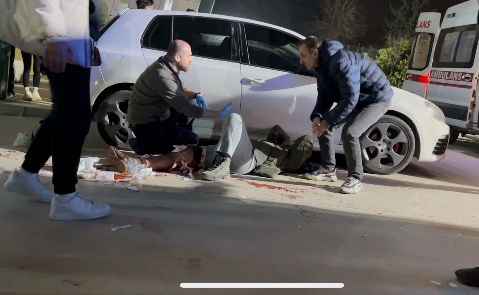 Spor salonunda dehşet anları! Veliler arasında bıçaklı kavga çıktı!