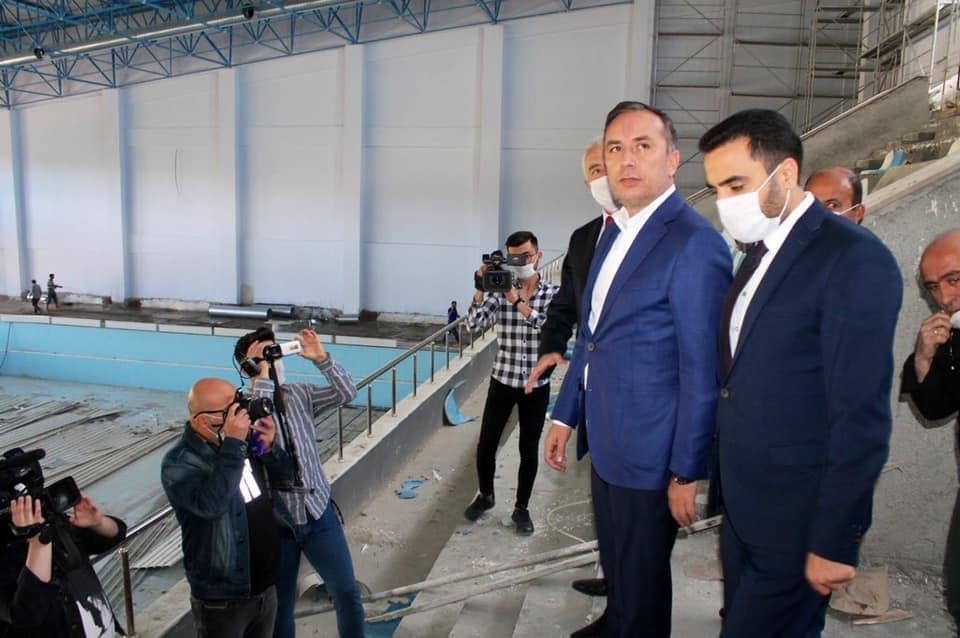 Spor tesislerini inceleyen AK Parti Çorum Milletvekili Ahmet Sami Ceylan; 