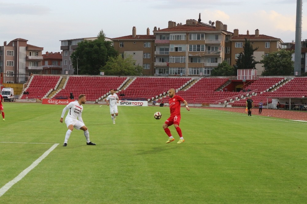 Spor Toto 1. Lig: Balıkesirspor Baltok: 0 - Gazişehir Gaziantep: 1 (İlk yarı sonucu) 
