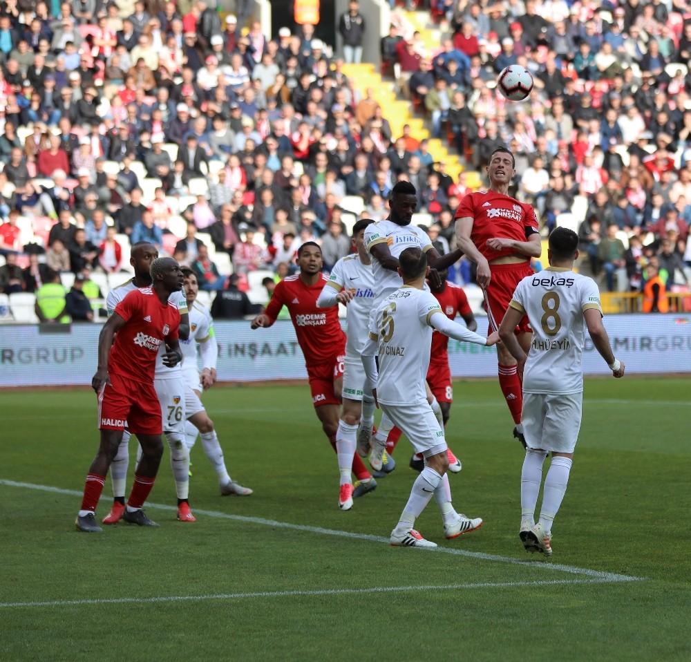 Spor Toto Süper Lig: Demir Grup Sivasspor: 1 - İstikbal Mobilya Kayserispor: 3 (Maç sonucu) 