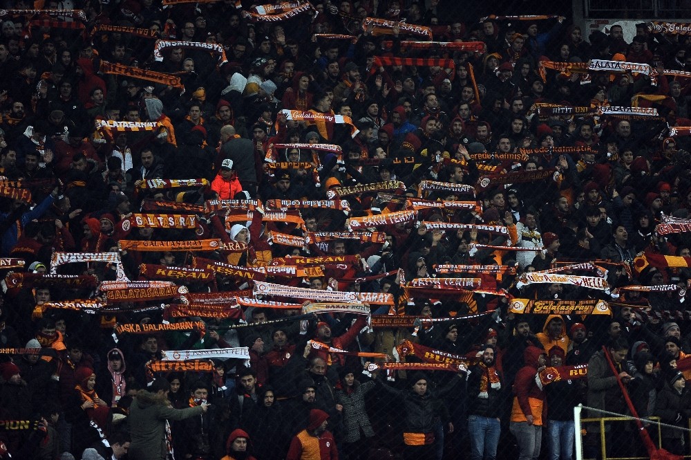 Spor Toto Süper Lig: Galatasaray: 0 - Akhisarspor: 0 (Maç devam ediyor) 