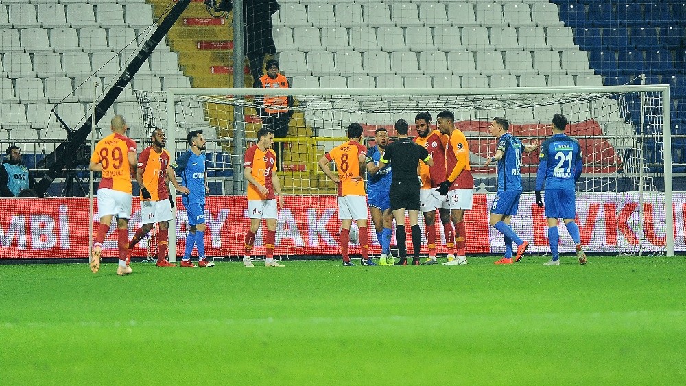 Spor Toto Süper Lig: Kasımpaşa: 1 - Galatasaray: 2 (İlk yarı) 
