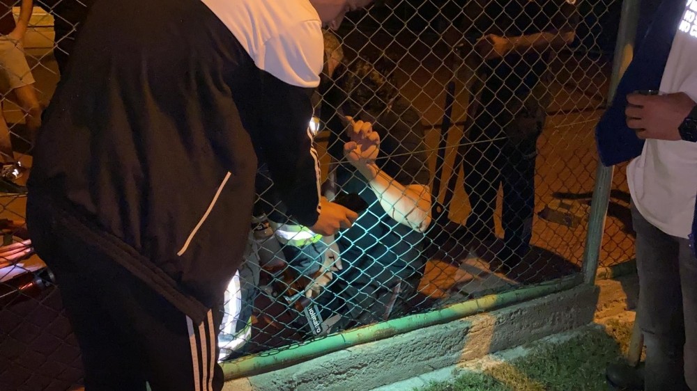 Spor yaparken bacağını mazgala sıkıştırdı, yardıma itfaiye koştu 