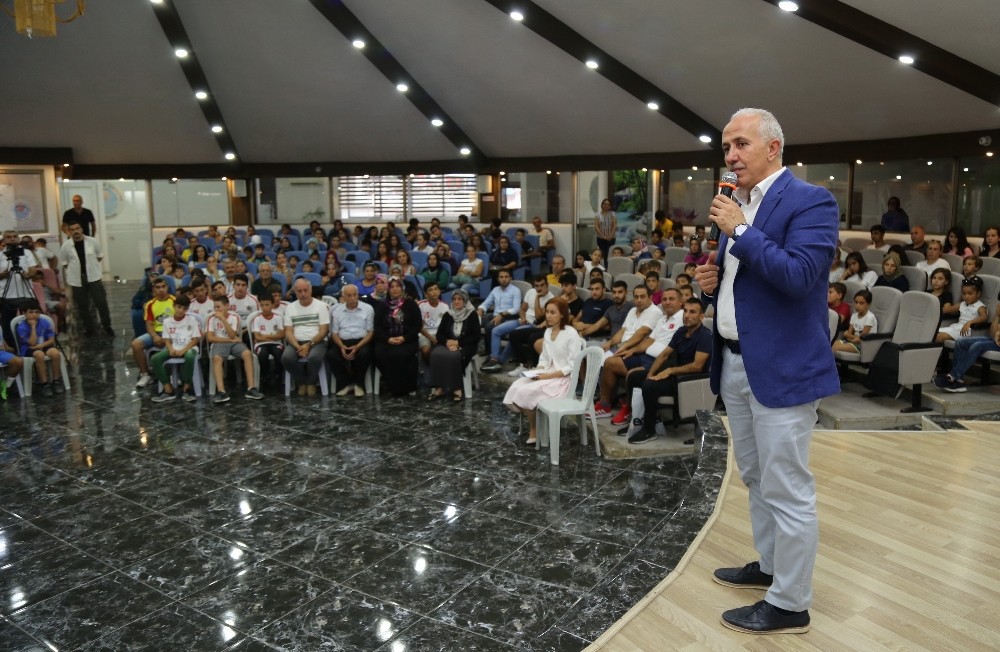 ‘Sporcu beslenmesi ve sağlıklı nesiller için spor’ semineri 