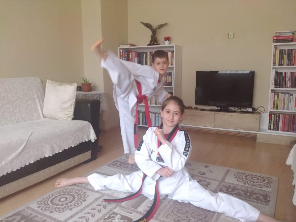 Sporcular antrenmanı evden yapıyor 