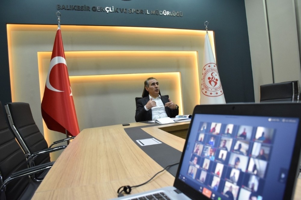 Sporcular antrenmanlara internet üzerinden devam edecek 