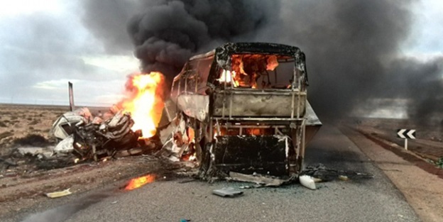 Sporcuları taşıyan otobüs alev alev yandı