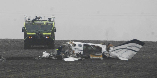 Sporcuları taşıyan uçak düştü!