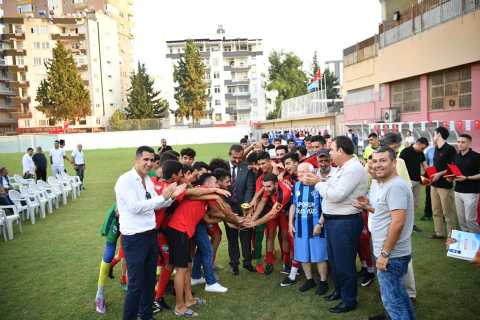 Sporun Gülen Yüzü Futbol Turnuvası kupa ve sertifika töreni ile sona erdi 