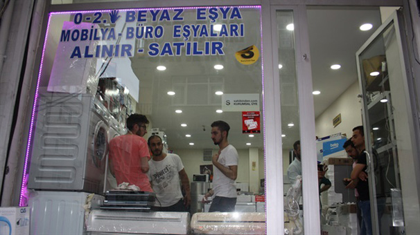 Spotçular bayram etti