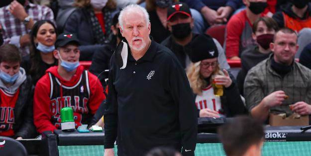 Spurs'ün başantrenörü Popovich NBA rekorunu egale etti