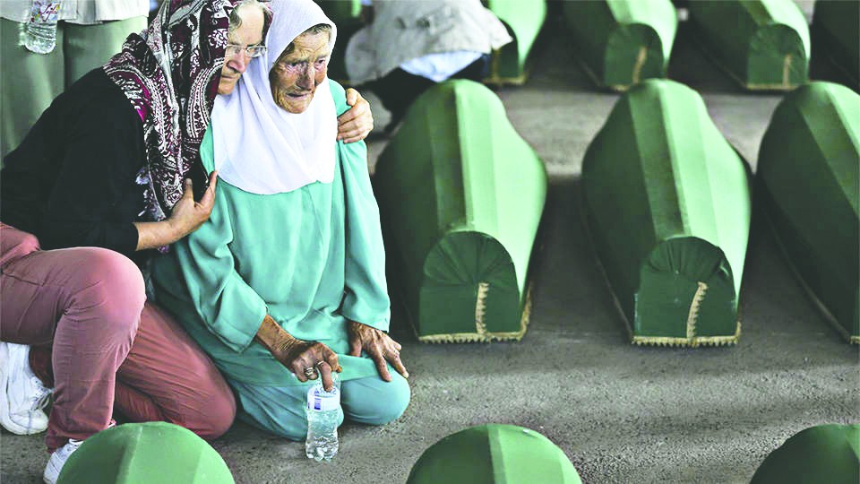 Srebrenitsa katliamının yıl dönümünde Sırp alçaklığı! Bir yanda yas diğer yanda dans