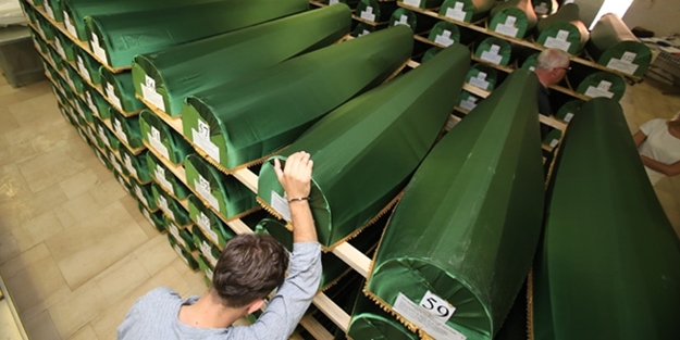 Srebrenitsa soykırımı kurbanlarına veda