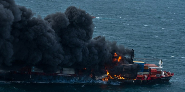 Dev gemi 5 gündür yanıyor!