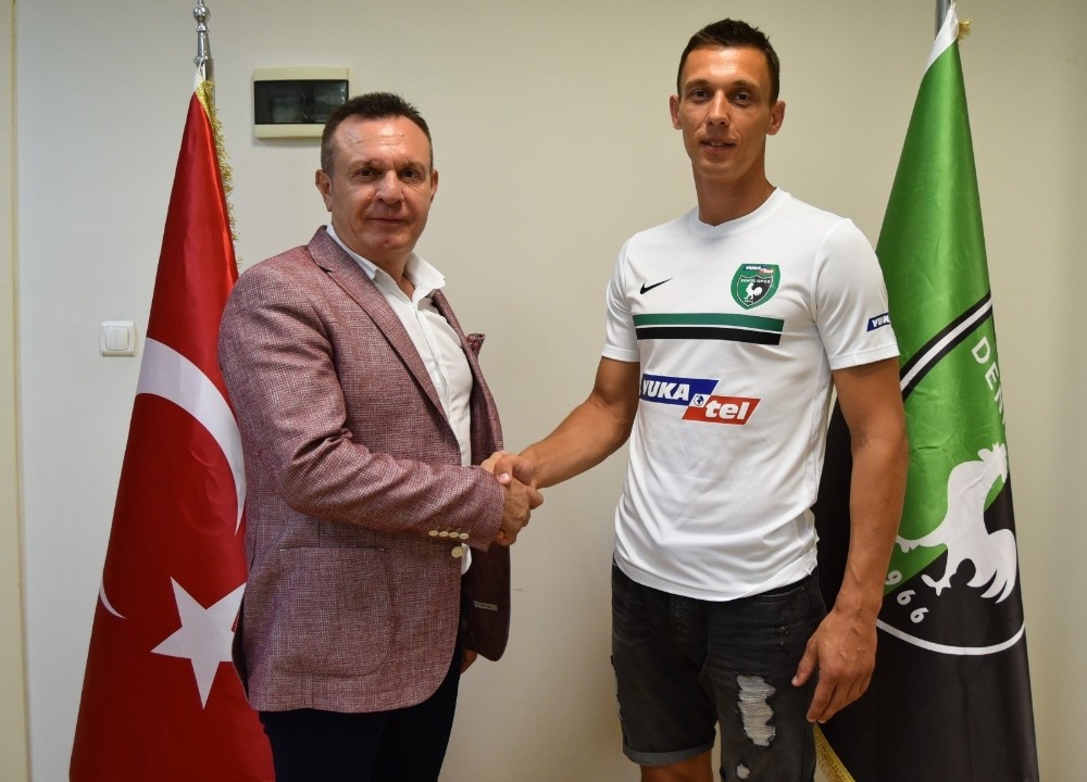 Stachowiak 1 yıl daha Yukatel Denizlispor’da 