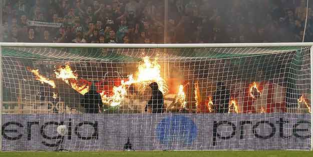 Stadı ateşe verdiler! Panathinaikos-Olympiakos maçı yarıda kaldı