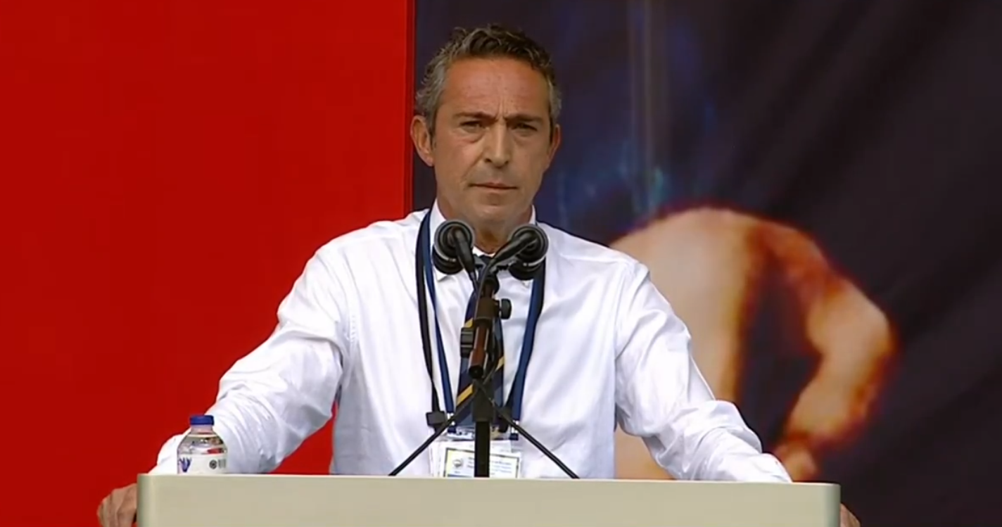 Stadın üstüne ‘Atatürk’ yazdırmak onu kurtaramadı! Ali Koç kürsüde yuhalandı