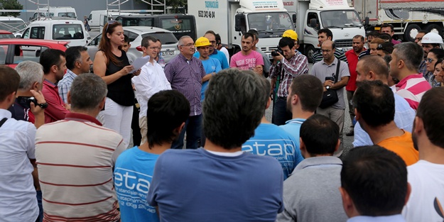 Stand dekoratörleri CNR'i protesto etti