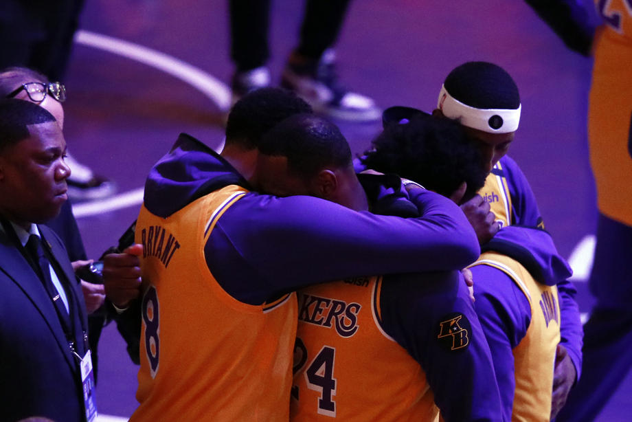Staples Center’da ’Kobe Bryant’ anıldı 