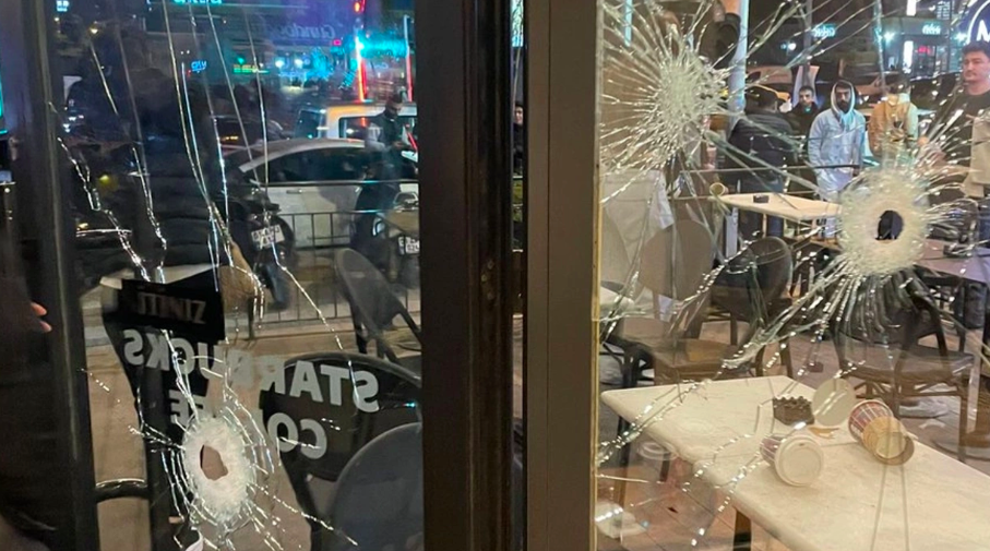 Starbucks’a pompalı silahla saldırdılar! Defalarca ateş edildi