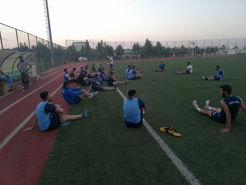 Stat olmayınca yeni sezona komşu ilçelerdeki statlarda hazırlanıyorlar 