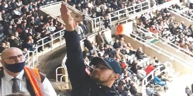 Statta Nazi selamı veren o taraftara bakın ne oldu!