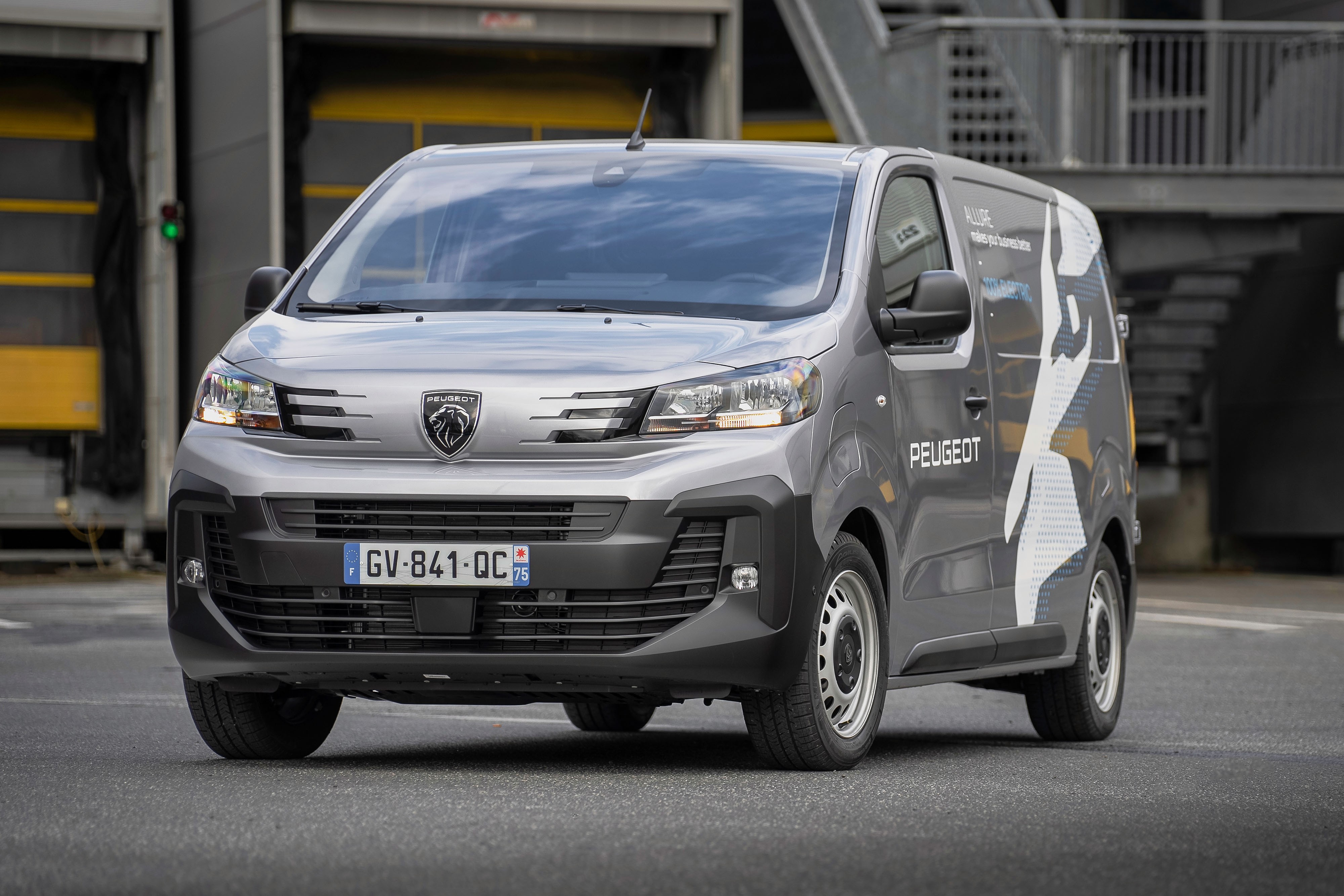 Stellantis Pro One, Avrupa lideri Hysetco’ya hidrojenli araçların teslimatına başladı!