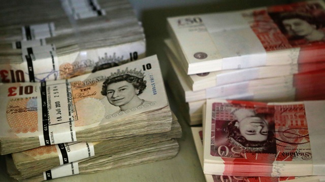 Sterlin yine değer kaybetti