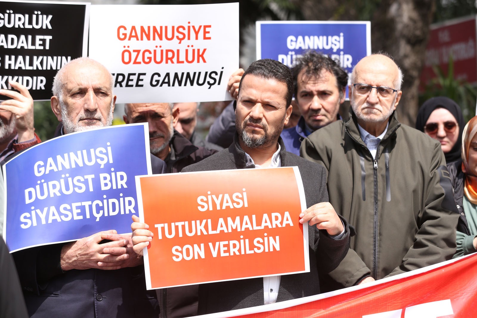 STK’lar Tunus Başkonsolosluğu önünde Gannuşi'ye özgürlük istedi