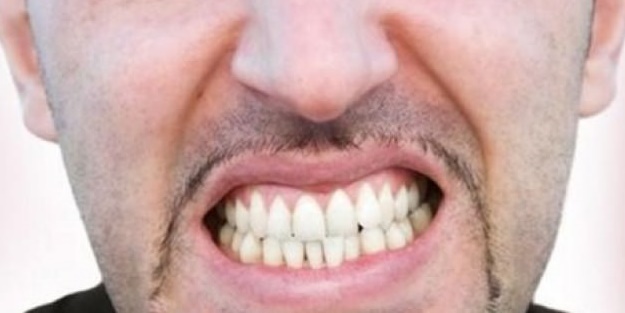 Stres gece diş sıkmamıza sebep oluyor