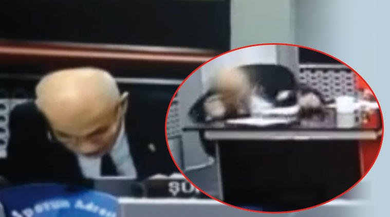 Stüdyo buz kesti… Bir anda yığılıp kaldı