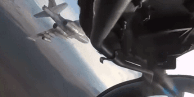 Su-25 jetlerinin o anlarını dünyaya servis ettiler! Komuta karakoluna bombalı ve füzeli saldırı