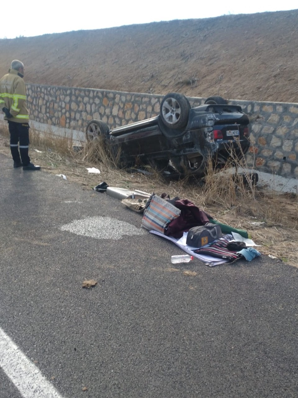  Su kanalına devrilen otomobildeki 1 kişi öldü, 3 kişi yaralandı