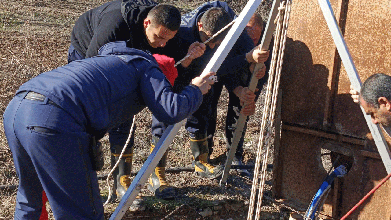 Su kuyusuna düşen yavru köpek için seferber oldular! İtfaiye kurtardı