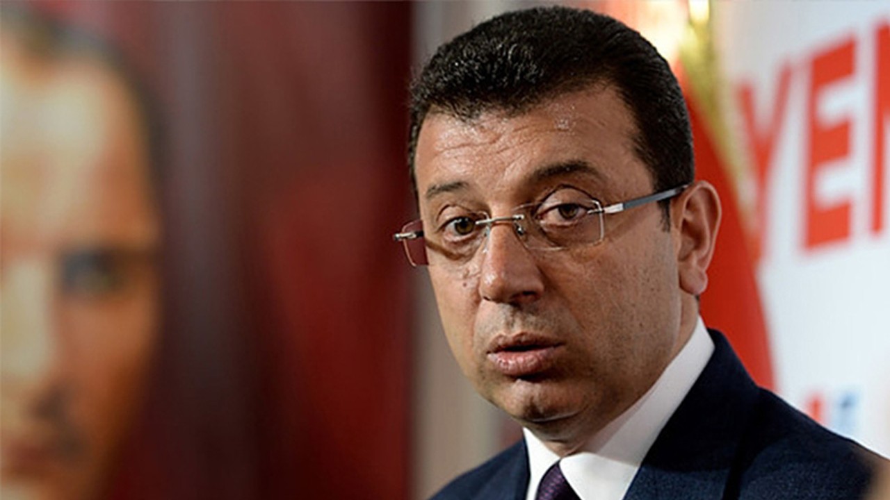 Su metrelerce fışkırdı! Ekrem adaylık başvurusu yaparken İSKİ'de boru patlıyor