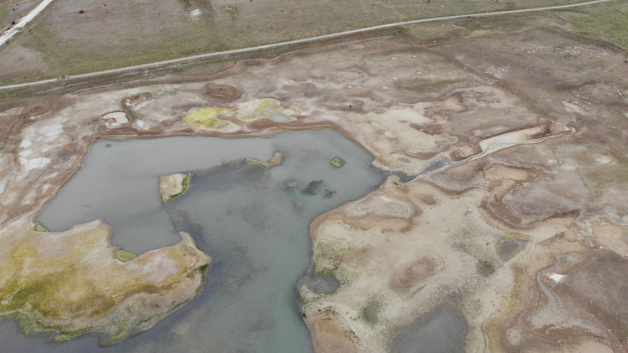 Su seviyesi yüzde 5'e kadar düştü! Sular çekildi adacıklar ortaya çıktı