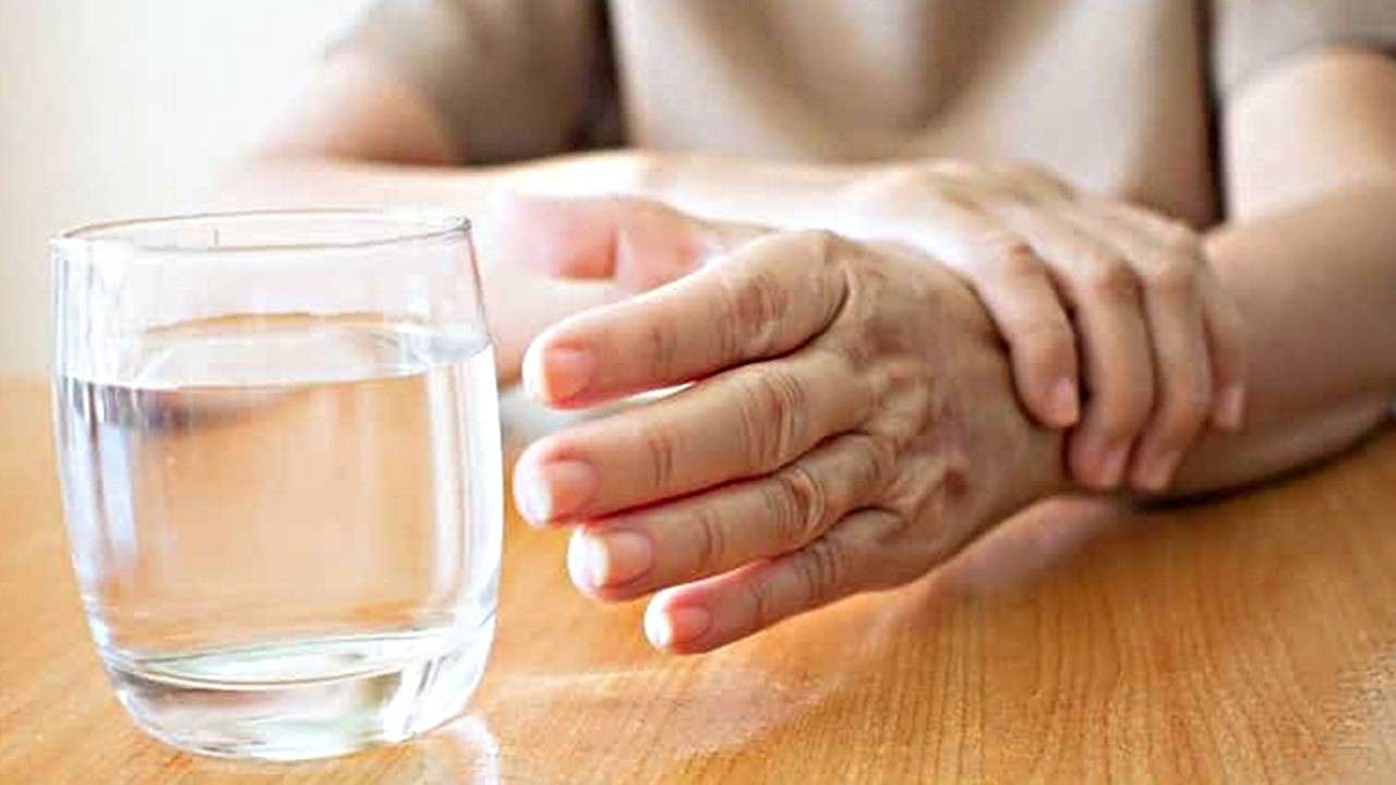 Su tüketimi uyarısı! ileri yaşlarda suyu az tüketmek tehlikeli! Uzmanı uyarıda bulundu