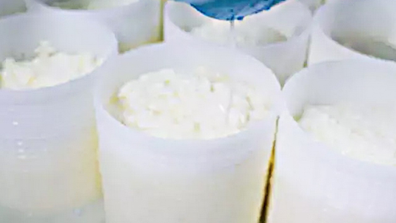 Su yerine önce ekmeğe katınca 20 gün boyunca taze kalıyor!