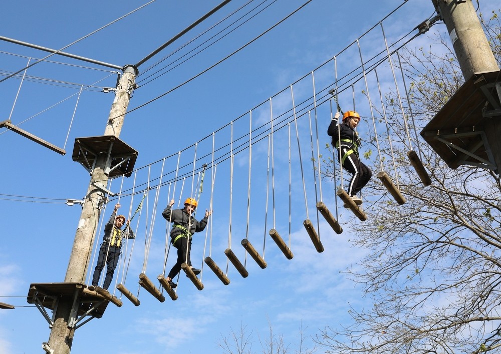 SUBÜ öğrencileri Macerapark parkurlarında adrenalin dolu bir gün geçirdi 